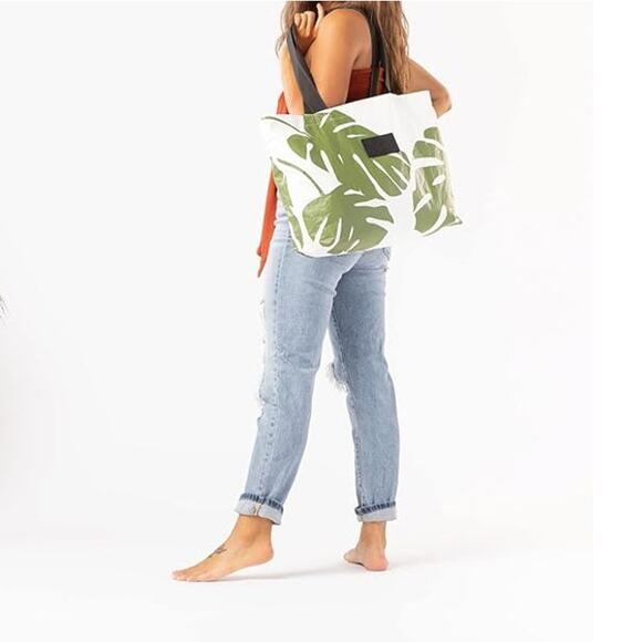 Brand New Aloha Collection Reversible Holo Holo Monstera Lightweight Tote Bag - Picture 4 of 4